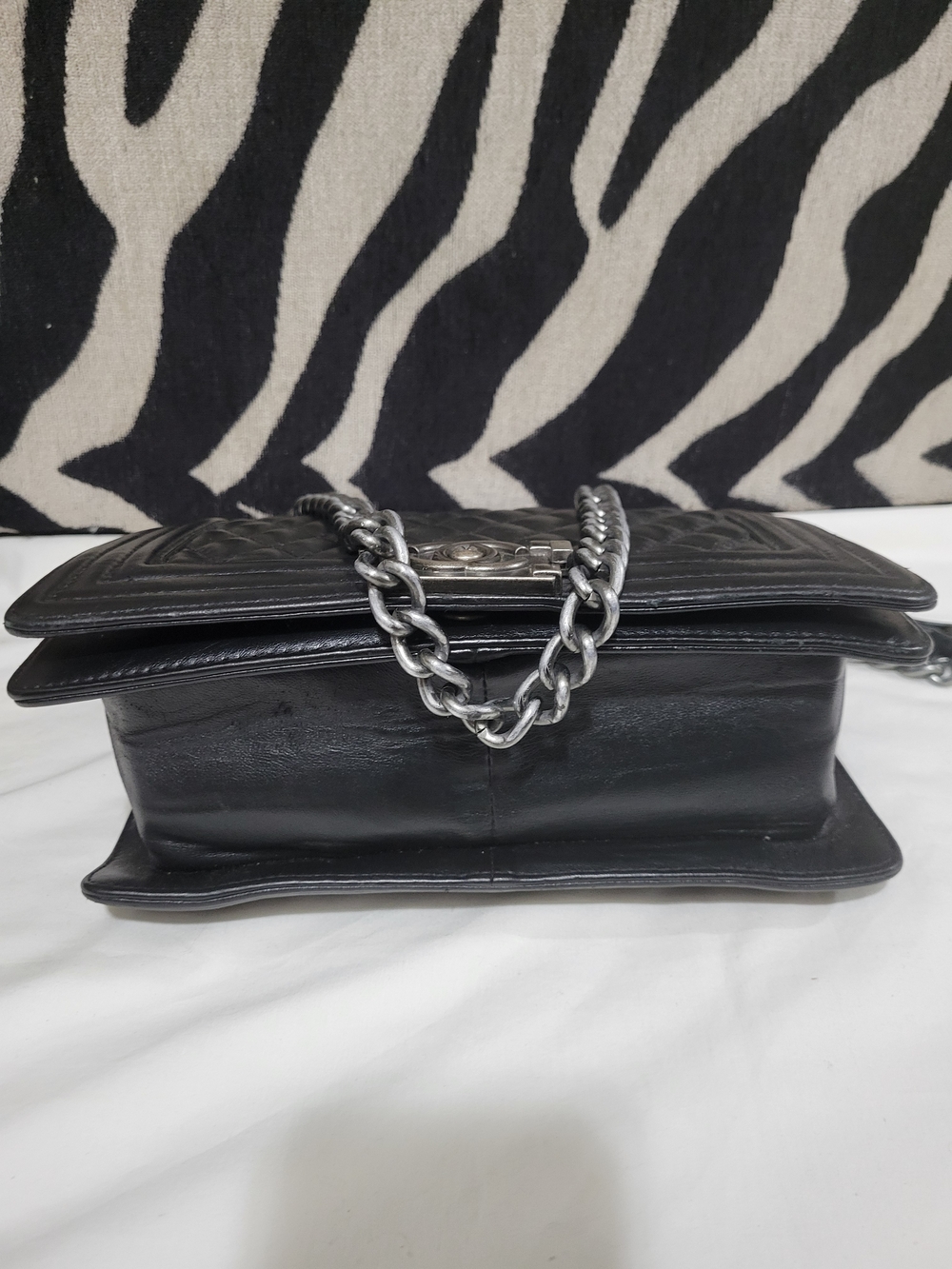 CHANEL Boy Black Quilted Leather Shoulder Bag with Silver Chain and CC Lock - Picture 3 of 8